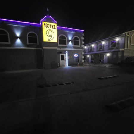 Motel 9 Laredo Exterior photo